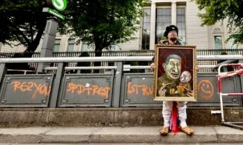 Final protest by Semyon Skrepetsky in front of Russian Embassy.